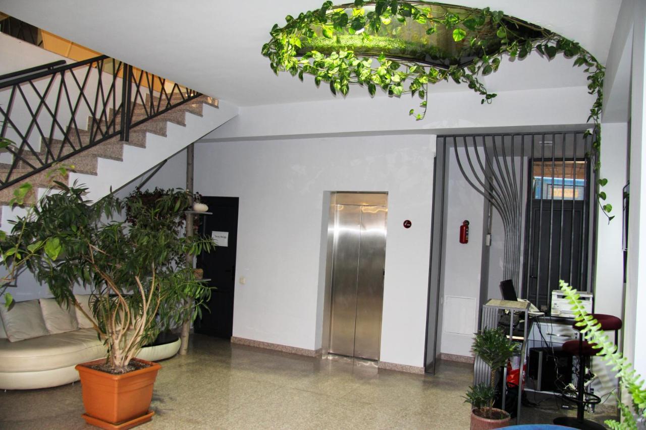 Nice Hotel Erivan Dış mekan fotoğraf